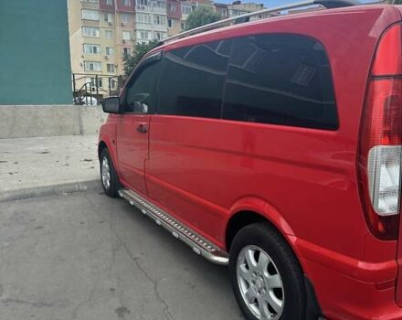 Красный Мерседес Вито, объемом двигателя 2.15 л и пробегом 299 тыс. км за 11000 $, фото 1 на Automoto.ua