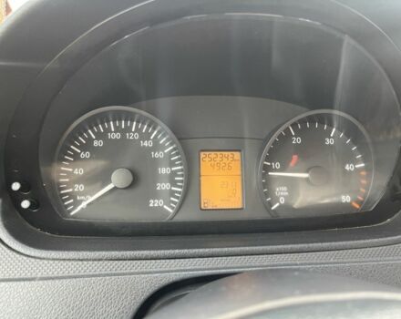 Мерседес Вито 2011 в Тячеве на Automoto.ua Красный Мерседес Вито, объемом двигателя 2.1 л и пробегом 253 тыс. км за 14500 $, фото 11 на Automoto.ua
