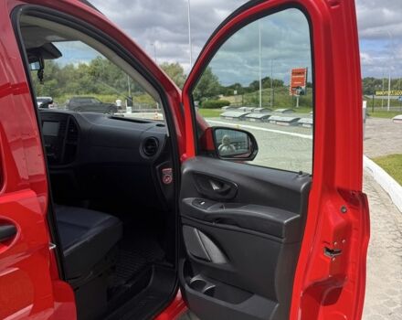 Красный Мерседес Вито, объемом двигателя 2.1 л и пробегом 384 тыс. км за 19899 $, фото 10 на Automoto.ua