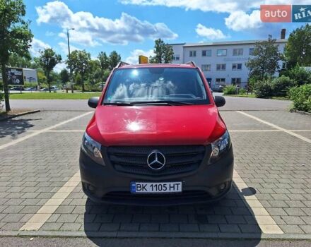 Красный Мерседес Вито, объемом двигателя 2.2 л и пробегом 283 тыс. км за 20881 $, фото 3 на Automoto.ua