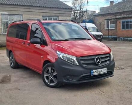 Красный Мерседес Вито, объемом двигателя 2.15 л и пробегом 260 тыс. км за 26999 $, фото 1 на Automoto.ua