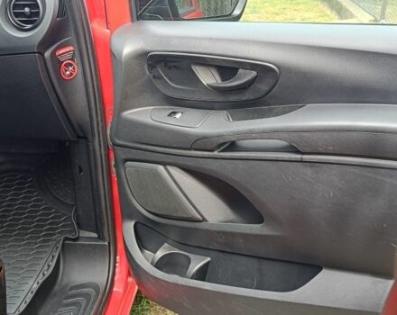 Красный Мерседес Вито, объемом двигателя 2.1 л и пробегом 185 тыс. км за 30000 $, фото 11 на Automoto.ua