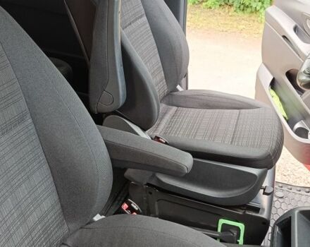 Красный Мерседес Вито, объемом двигателя 2.1 л и пробегом 185 тыс. км за 30000 $, фото 19 на Automoto.ua