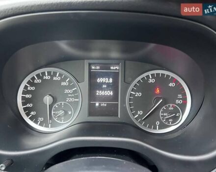 Красный Мерседес Вито, объемом двигателя 2.14 л и пробегом 255 тыс. км за 26990 $, фото 21 на Automoto.ua