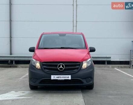Красный Мерседес Вито, объемом двигателя 2.14 л и пробегом 255 тыс. км за 26990 $, фото 1 на Automoto.ua