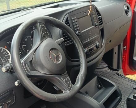 Красный Мерседес Вито, объемом двигателя 2.1 л и пробегом 185 тыс. км за 30000 $, фото 17 на Automoto.ua