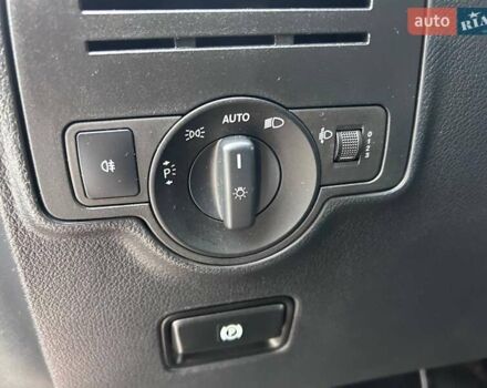 Красный Мерседес Вито, объемом двигателя 2.14 л и пробегом 255 тыс. км за 26990 $, фото 15 на Automoto.ua