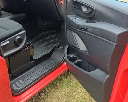 Красный Мерседес Вито, объемом двигателя 2.1 л и пробегом 185 тыс. км за 30000 $, фото 8 на Automoto.ua