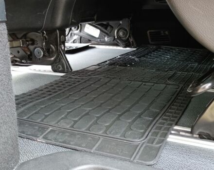 Красный Мерседес Вито, объемом двигателя 2.1 л и пробегом 185 тыс. км за 30000 $, фото 21 на Automoto.ua