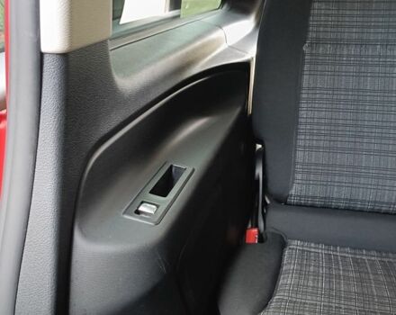 Красный Мерседес Вито, объемом двигателя 2.1 л и пробегом 185 тыс. км за 30000 $, фото 23 на Automoto.ua