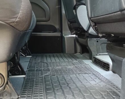 Красный Мерседес Вито, объемом двигателя 2.1 л и пробегом 185 тыс. км за 30000 $, фото 14 на Automoto.ua