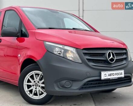 Красный Мерседес Вито, объемом двигателя 2.14 л и пробегом 255 тыс. км за 26990 $, фото 2 на Automoto.ua
