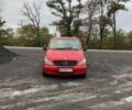 Красный Мерседес Вито, объемом двигателя 2.1 л и пробегом 440 тыс. км за 6000 $, фото 2 на Automoto.ua