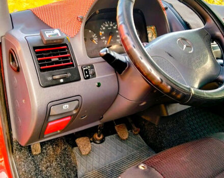 Красный Мерседес Вито, объемом двигателя 2.3 л и пробегом 350 тыс. км за 4320 $, фото 4 на Automoto.ua