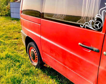 Красный Мерседес Вито, объемом двигателя 2.3 л и пробегом 350 тыс. км за 4320 $, фото 2 на Automoto.ua