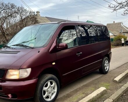 Красный Мерседес Вито, объемом двигателя 2.3 л и пробегом 300 тыс. км за 2850 $, фото 1 на Automoto.ua
