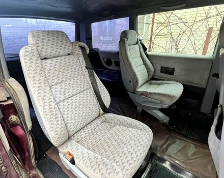 Красный Мерседес Вито, объемом двигателя 2.3 л и пробегом 300 тыс. км за 2850 $, фото 7 на Automoto.ua