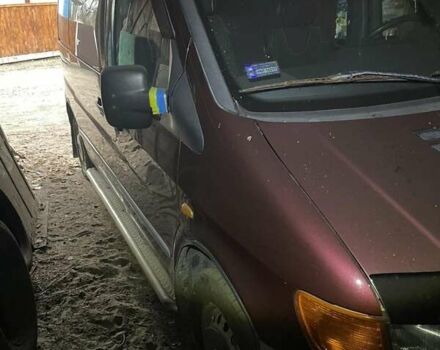 Красный Мерседес Вито, объемом двигателя 2.3 л и пробегом 200 тыс. км за 4000 $, фото 2 на Automoto.ua