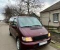 Красный Мерседес Вито, объемом двигателя 2.3 л и пробегом 300 тыс. км за 2850 $, фото 2 на Automoto.ua