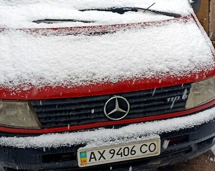 Червоний Мерседес Віто, об'ємом двигуна 24 л та пробігом 450 тис. км за 3333 $, фото 2 на Automoto.ua
