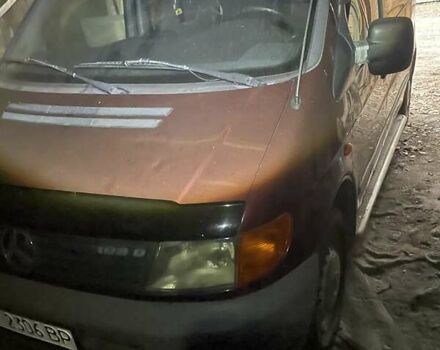 Красный Мерседес Вито, объемом двигателя 2.3 л и пробегом 200 тыс. км за 4000 $, фото 1 на Automoto.ua