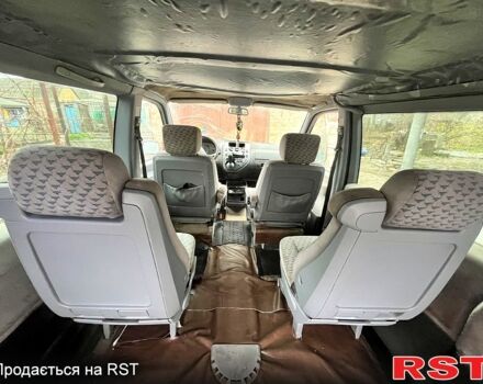 Красный Мерседес Вито, объемом двигателя 2.3 л и пробегом 300 тыс. км за 2850 $, фото 8 на Automoto.ua