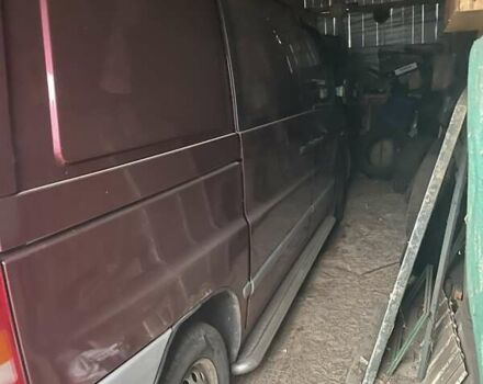 Красный Мерседес Вито, объемом двигателя 2.3 л и пробегом 200 тыс. км за 4000 $, фото 3 на Automoto.ua