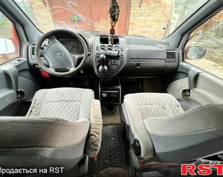 Красный Мерседес Вито, объемом двигателя 2.3 л и пробегом 300 тыс. км за 2850 $, фото 6 на Automoto.ua