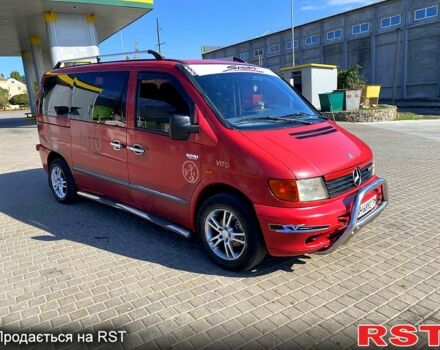 Красный Мерседес Вито, объемом двигателя 2.2 л и пробегом 313 тыс. км за 3000 $, фото 1 на Automoto.ua