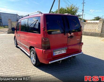 Красный Мерседес Вито, объемом двигателя 2.2 л и пробегом 313 тыс. км за 3000 $, фото 3 на Automoto.ua