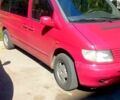 Красный Мерседес Вито, объемом двигателя 2.2 л и пробегом 264 тыс. км за 3300 $, фото 2 на Automoto.ua