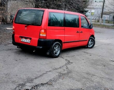 Красный Мерседес Вито, объемом двигателя 2.2 л и пробегом 267 тыс. км за 5300 $, фото 2 на Automoto.ua