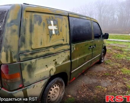 Красный Мерседес Вито, объемом двигателя 2.1 л и пробегом 412 тыс. км за 2950 $, фото 5 на Automoto.ua