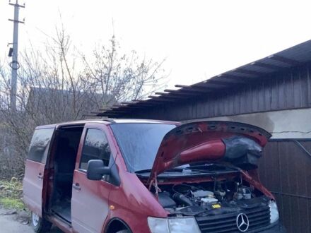 Красный Мерседес Вито, объемом двигателя 2.3 л и пробегом 600 тыс. км за 4300 $, фото 1 на Automoto.ua