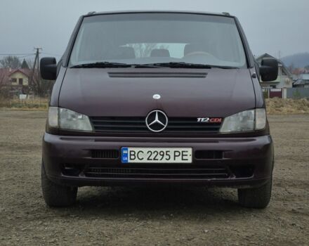 Красный Мерседес Вито, объемом двигателя 2.1 л и пробегом 205 тыс. км за 4399 $, фото 1 на Automoto.ua