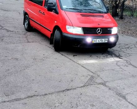 Красный Мерседес Вито, объемом двигателя 2.2 л и пробегом 267 тыс. км за 5300 $, фото 1 на Automoto.ua