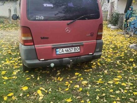 Красный Мерседес Вито, объемом двигателя 2.2 л и пробегом 310 тыс. км за 3700 $, фото 1 на Automoto.ua