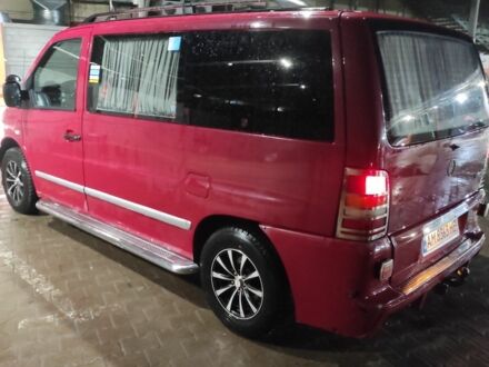 Мерседес Віто 2002 у Житомирі на Automoto.ua Червоний Мерседес Віто, об'ємом двигуна 2.2 л та пробігом 350 тис. км за 3700 $, фото 1 на Automoto.ua