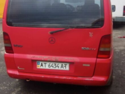 Мерседес Вито 2003 в Коломые на Automoto.ua Красный Мерседес Вито, объемом двигателя 2.2 л и пробегом 300 тыс. км за 2500 $, фото 1 на Automoto.ua