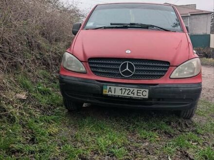 Красный Мерседес Вито, объемом двигателя 2.15 л и пробегом 225 тыс. км за 6300 $, фото 1 на Automoto.ua