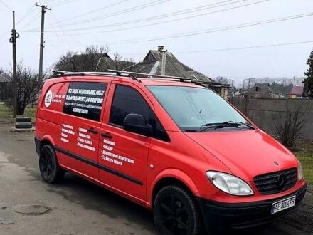 Красный Мерседес Вито, объемом двигателя 2.1 л и пробегом 320 тыс. км за 5800 $, фото 1 на Automoto.ua