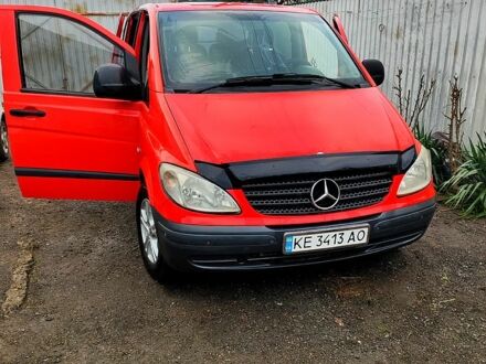 Красный Мерседес Вито, объемом двигателя 2.1 л и пробегом 400 тыс. км за 6500 $, фото 1 на Automoto.ua