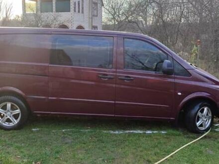 Красный Мерседес Вито, объемом двигателя 2.15 л и пробегом 239 тыс. км за 9000 $, фото 1 на Automoto.ua
