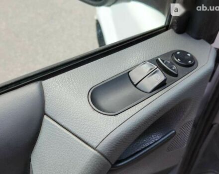 Мерседес Вито, объемом двигателя 2.2 л и пробегом 400 тыс. км за 7300 $, фото 11 на Automoto.ua