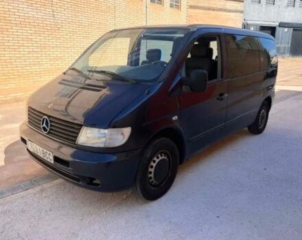 Черный Мерседес Вито пасс., объемом двигателя 2.2 л и пробегом 300 тыс. км за 1500 $, фото 1 на Automoto.ua