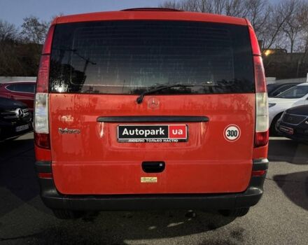 Красный Мерседес Вито пасс., объемом двигателя 2.2 л и пробегом 363 тыс. км за 7690 $, фото 9 на Automoto.ua