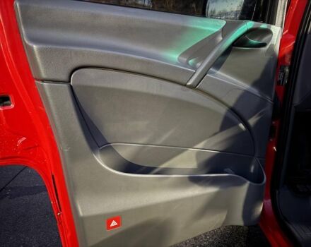 Красный Мерседес Вито пасс., объемом двигателя 2.2 л и пробегом 363 тыс. км за 7690 $, фото 13 на Automoto.ua