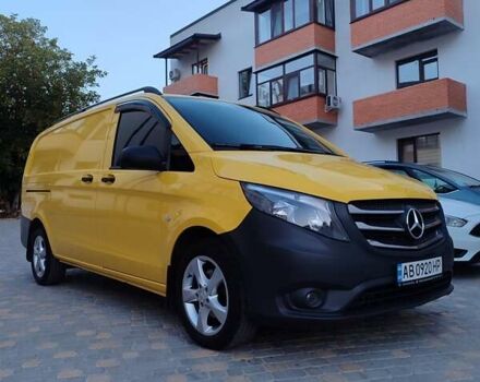 Желтый Мерседес Вито, объемом двигателя 2.14 л и пробегом 396 тыс. км за 15700 $, фото 3 на Automoto.ua