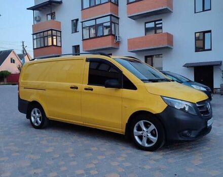 Желтый Мерседес Вито, объемом двигателя 2.14 л и пробегом 396 тыс. км за 15700 $, фото 2 на Automoto.ua