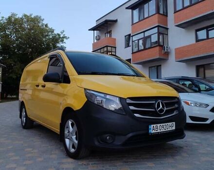 Желтый Мерседес Вито, объемом двигателя 2.14 л и пробегом 396 тыс. км за 15700 $, фото 4 на Automoto.ua